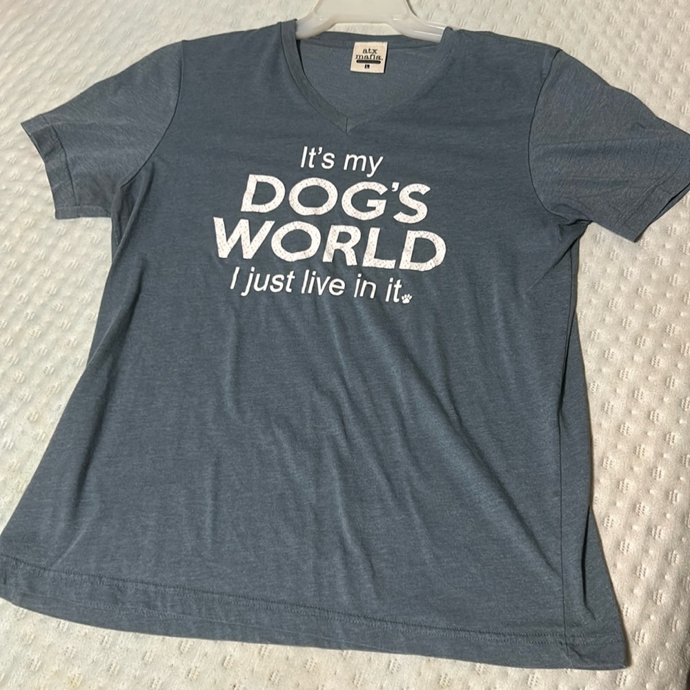 V-neck tee
